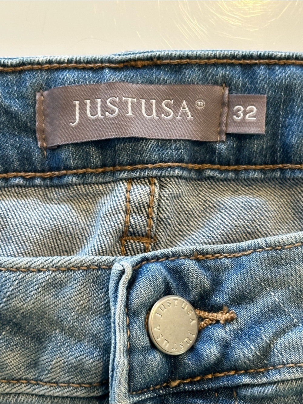 JUSTUSA Womens Sz 32 Medium Wash Stretch Denim Hi Rise Cut Off Jean Shorts NWT - Picture 2 of 7